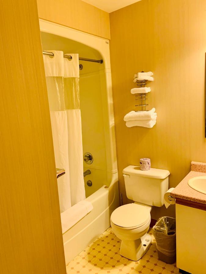 Green Acres Motel Місісаґа Екстер'єр фото