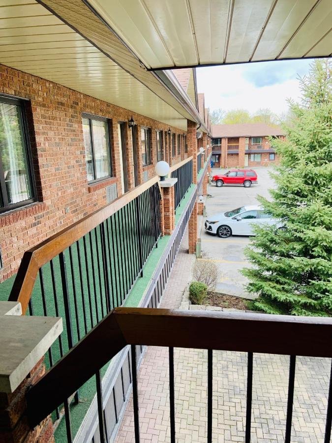 Green Acres Motel Місісаґа Екстер'єр фото